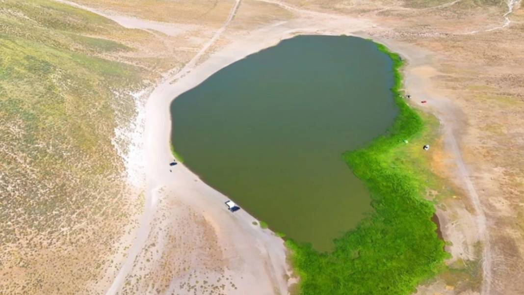 Nemrut'un simgesi susuz kaldı: Kalp Gölü şeklini kaybediyor 1